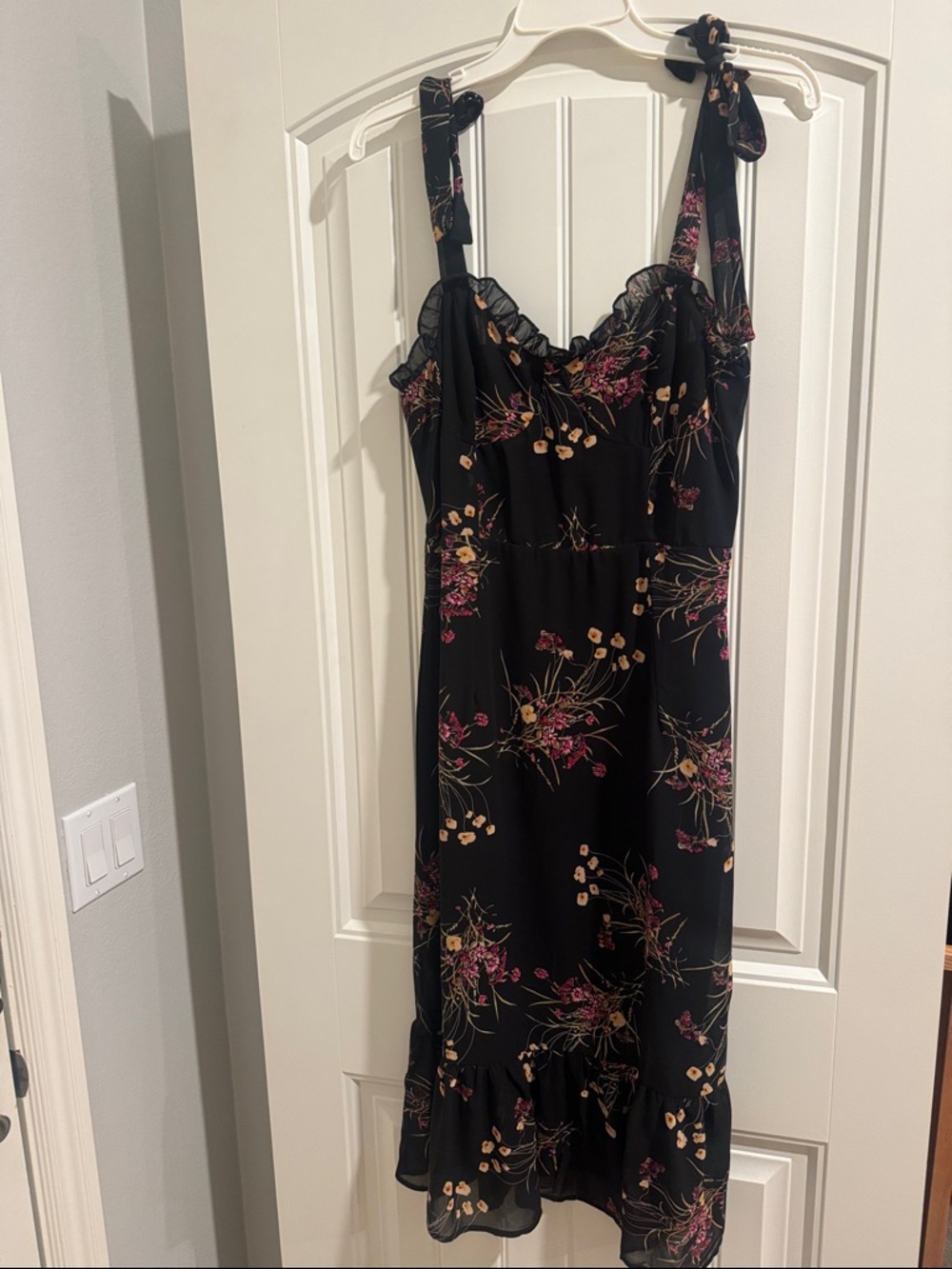 RIHOAS Black Floral Tie-Strap Midi Dress
